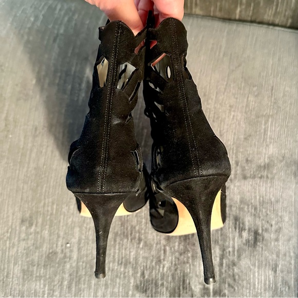 MANOLO BLAHNIK BLACK KAHIKA LASER-CUT FLOWER BOOTIES LACE UP HEELS -SIZE 39.5 - Picture 7 of 13